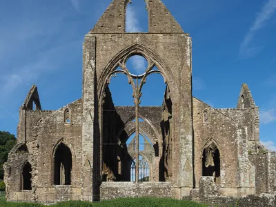 Tintern Abbey - Feature